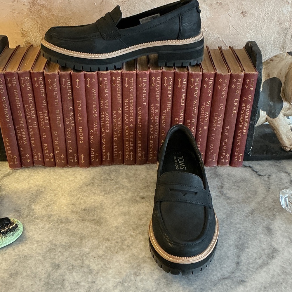 TOMS Black Leather Platform Lug Sole Penny CARA Loafer EXC Condition 6.5M